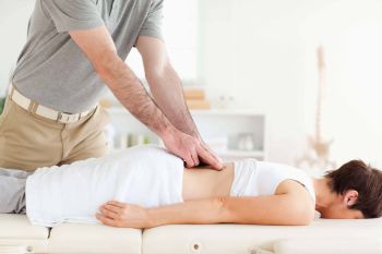 HUYỆT THẬN DU NẰM Ở ĐÂU? CÔNG DỤNG VÀ CÁC BẤM HUYỆT